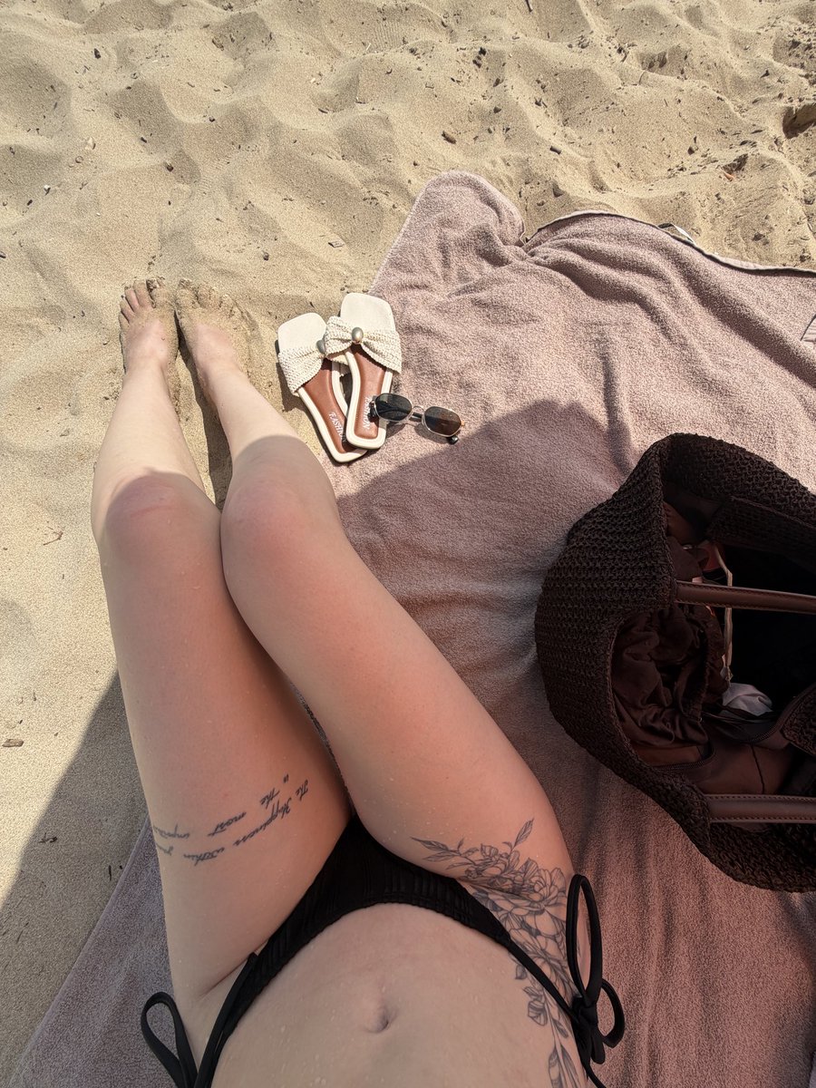 Ladylisafindom's tweet photo. Einfach wunderschön hier und du gehst für diesen Luxus arbeiten. 30€ darfst du direkt für meine Drinks senden🫰🏼💳 

Mein Abendessen 25€ darf auch noch übernommen werden von dir Nutzsklave! https://t.co/WbxqAPupbX