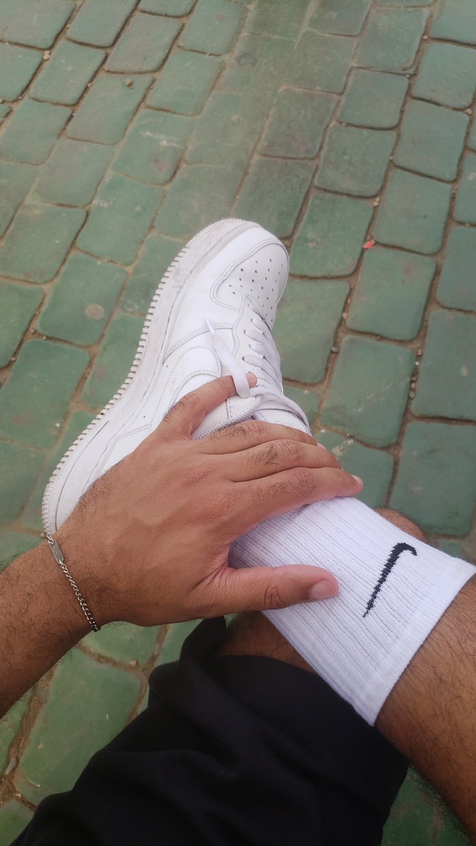 MasterPedroH's tweet photo. Meu Airforce tá meio sujo, tá esperando o que pra meter a língua e limpar ? https://t.co/Z4zLQyvXnC