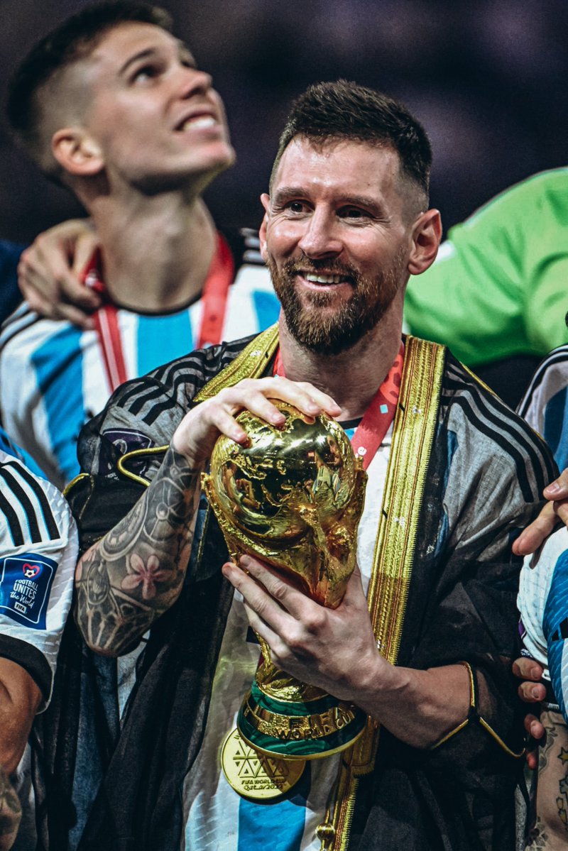 KvaradonaFan's tweet photo. Gracias Messi por representar a la Argentina y llevarla a lo más alto. 🇦🇷❤️ https://t.co/L2GRgSpGwa