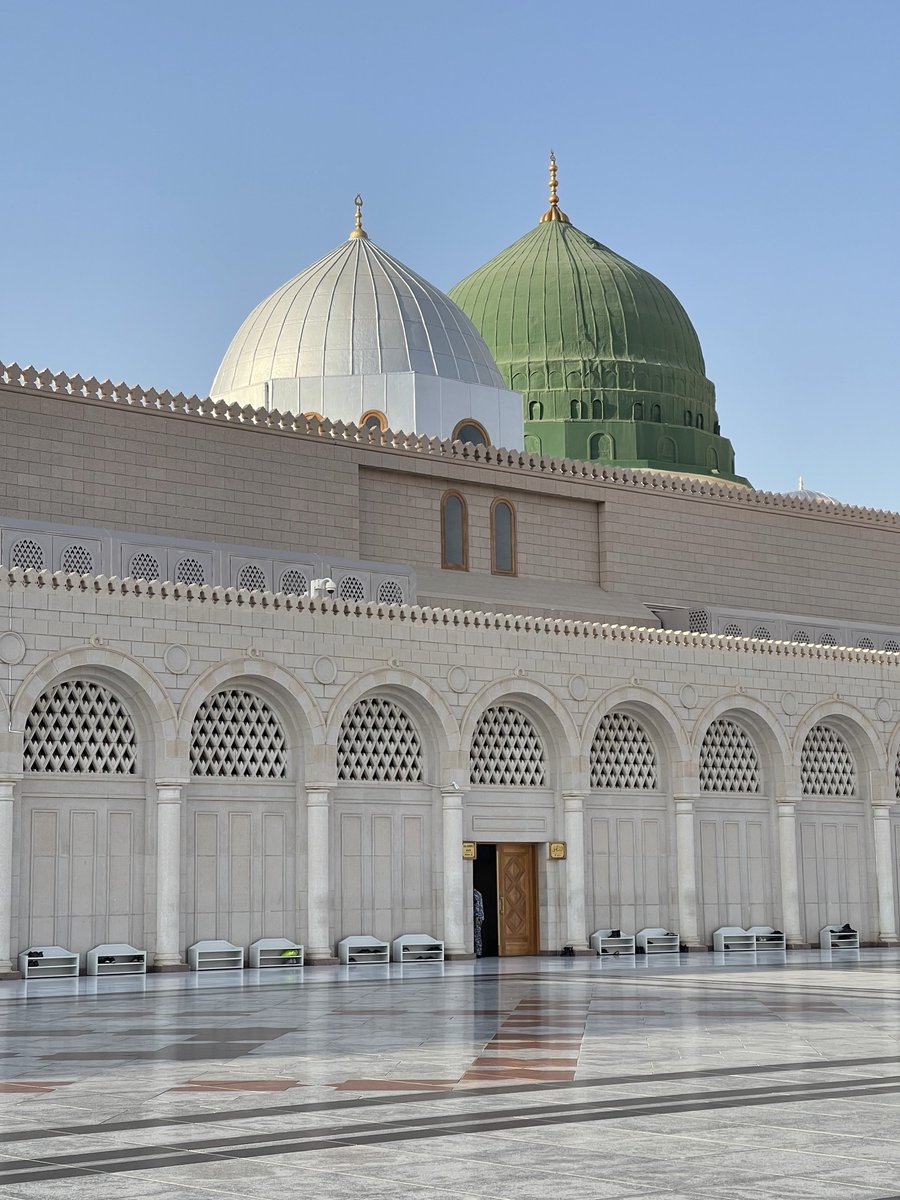 kotobgi's tweet photo. قلت مرتجزًا:

ما قال سيدي هو المقدَّمُ
ولفظُه المُوحَى هو المُعظَّمُ

أحبُّه والحبُّ باعتدالِ
من غيرِ أن أجحدَ أو أُغالي

وددتُ أن أفديَه بنفسي
وولدي وكلِّ ما من جنسي

صلى عليه ربُّنا وسلَّما
ما هبتِ الصَّبا وما غيثٌ همى https://t.co/pxSCzljUv9