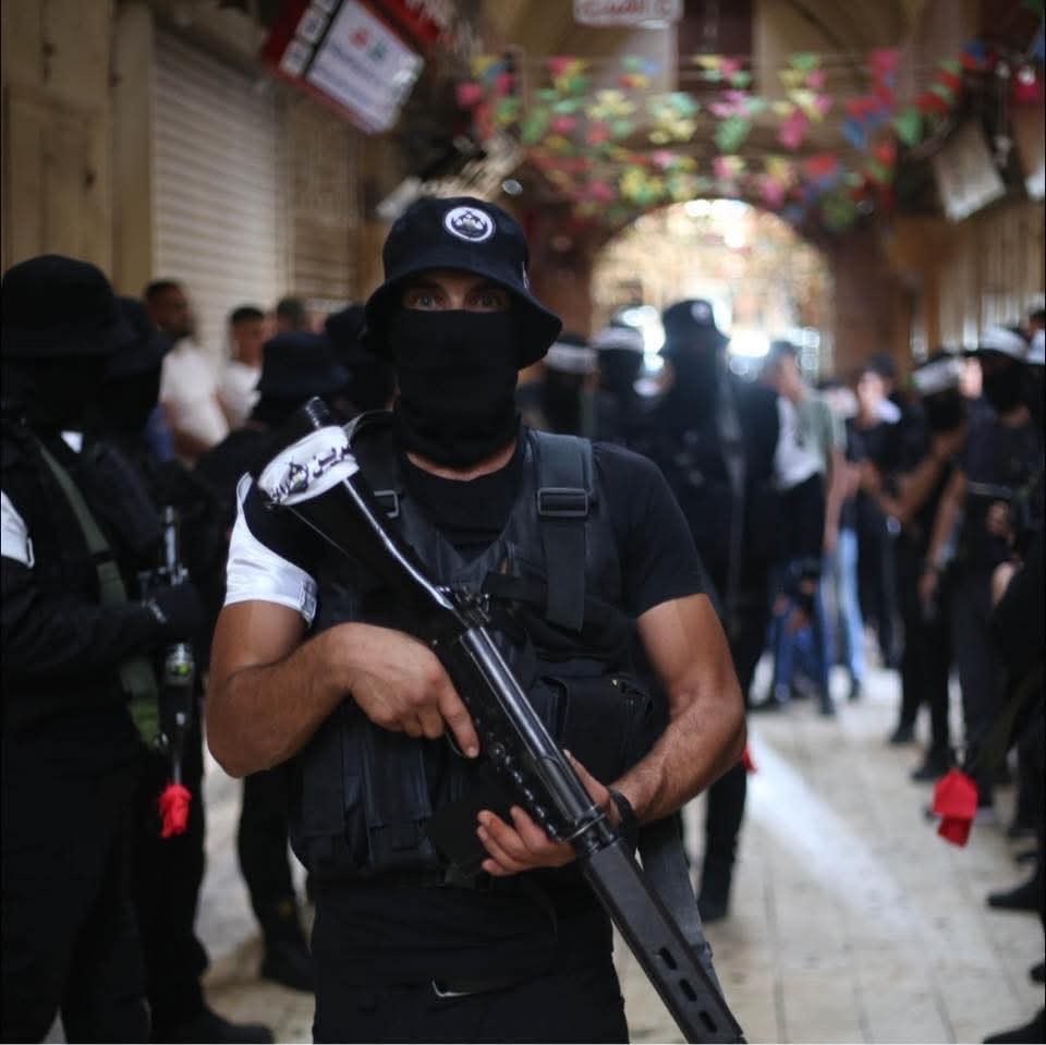 MonicaLaredo2's tweet photo. 🇮🇱Uma unidade especial das forças israelenses conseguiu "capturar" esta noite o procurado Fatah Al-Ashqar, em uma operação realizada perto do estádio municipal na cidade de Nablus.

Al-Ashqar era um dos líderes da organização terrorista "Eriin Al-Asud" e também serviu como oficial nos mecanismos de segurança da Autoridade Palestina.