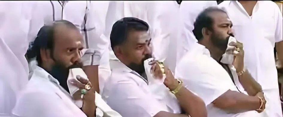 ASHOK_7007's tweet photo. ஏன் ஏழை Tea கடைக்கார பையன் விக்னேஷ் TVK MLA ஆகக்கூடாதா..?

: ஏழை Tea கடைக்கார பையன் TVK MLA ஆகலாம்..

ஆனா மூணு கோடி சொத்து வச்சிருக்கவன் ஏழை Tea கடைக்கார பையன்னு ஓலா தான் விடக்கூடாது..🐿️🐿️😂😂 https://t.co/I0pVgzu7R4