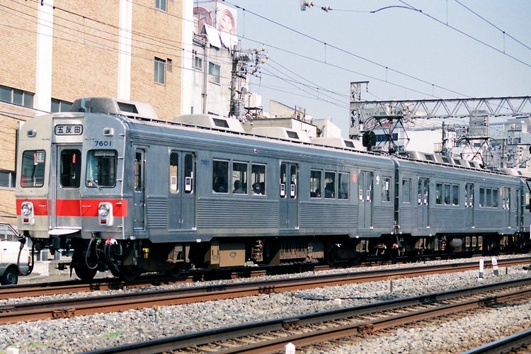 hiro_hrkz's tweet photo. まさか、令和になって東急7600への改造事例がまた行われるとしたら、さすがに想定外すぎる・・・ 1989年3月 蒲田 https://t.co/RoVI1rP6x3