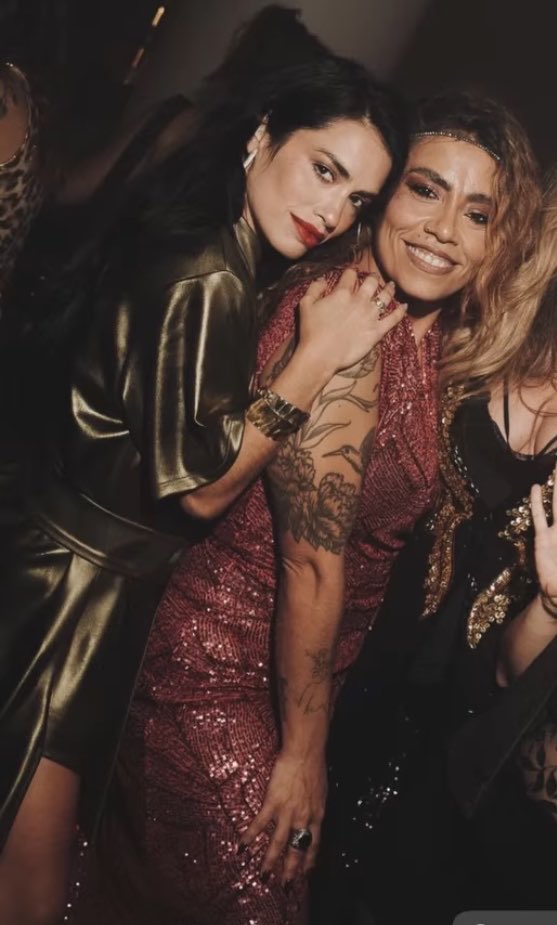 lalibydiva's tweet photo. Lali y Anita ❤️ https://t.co/3GVNdkeI8Q