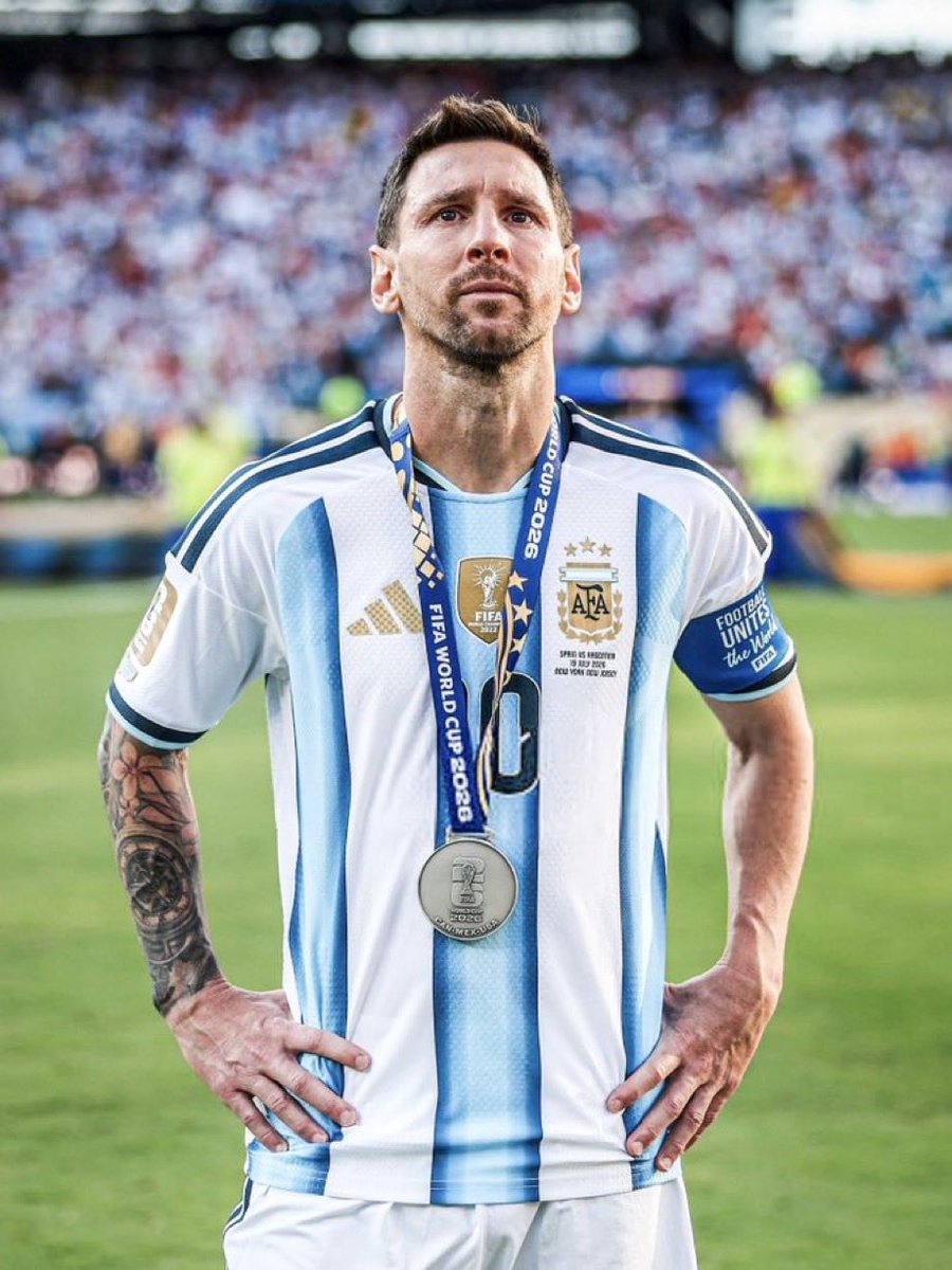 porqueTTarg's tweet photo. "Detalle"

Porque la foto con la carta de despedida de la Selección manuscrita por Messi la escribió dos días después de la final.

"Después de lo de mi papá estoy más convencido que antes...". https://t.co/iGbYT9Ouef