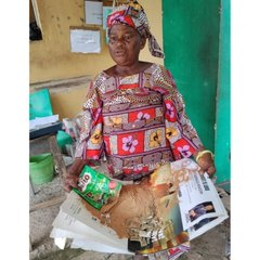 Better9jablog's tweet photo. Shocking drama unfolds today in Ogun State as a mother, Mrs. Iyabo Sowunmi, gets officially arrested after being caught red-handed attempting to smuggle illicit drugs into a prison for her son.

#Better9jaBlog https://t.co/f98RwzzGOJ