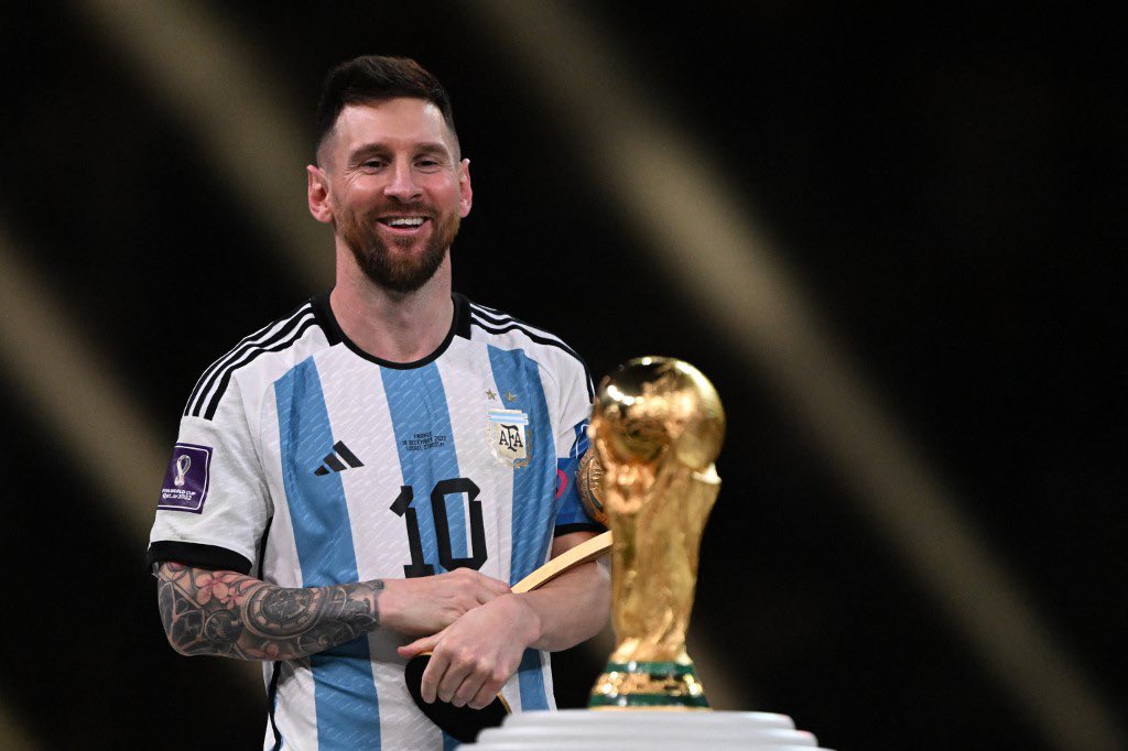 DataFutebol's tweet photo. URGENTE: LIONEL MESSI ACABA DE ANUNCIAR SUA APOSENTADORIA DA SELEÇÃO ARGENTINA! 🫨🇦��� https://t.co/zobK9Ed2RL