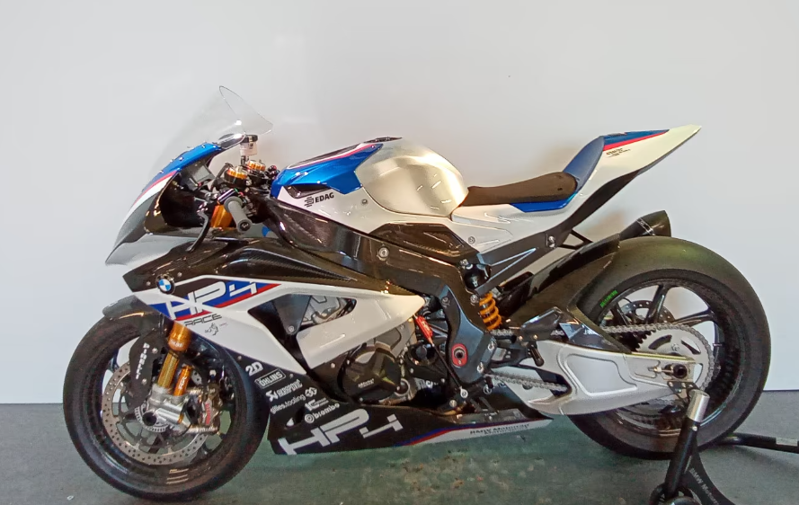 VigoRott's tweet photo. BMW HP4 Race  2019❤️‍🔥🤍💙🤎 https://t.co/kpOIEPTa8w