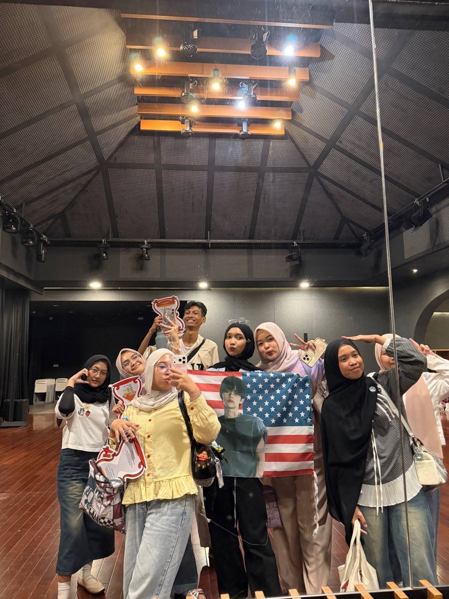 seokyutebae's tweet photo. seharian full ngebolang bareng closer 💗🫶🏻 https://t.co/czSEdt5std