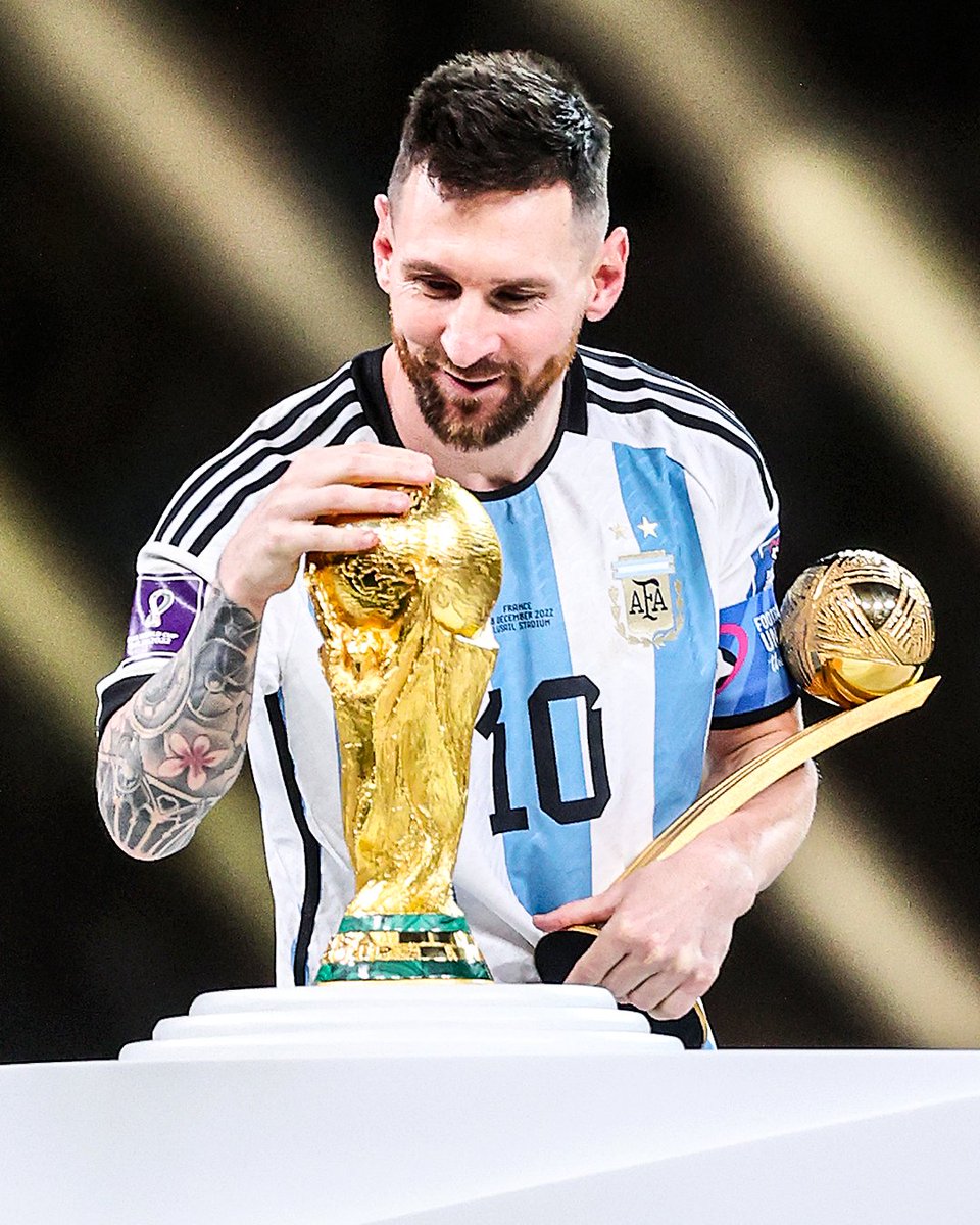 footballontnt's tweet photo. Lionel Messi has announced his retirement from international football 🇦🇷❤️

🏆 World Cup
🏆 Copa America x2
🏆 Finalissima
🥇 Olympic Gold Medal https://t.co/FhLV3zwxHN