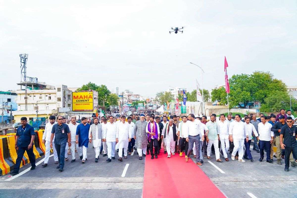 revanth_anumula's tweet photo. Inaugurated today the newly constructed Musarambagh High Level Bridge on the #MusiRiver in #Hyderabad along the route from Amberpet to Dilsukhnagar. 

Also inspected the much needed 400-meter-long #MusarambaghBridge that was constructed at a cost of Rs. 52 crores and inaugurated the photo exhibition arranged by officials related to the bridge.
