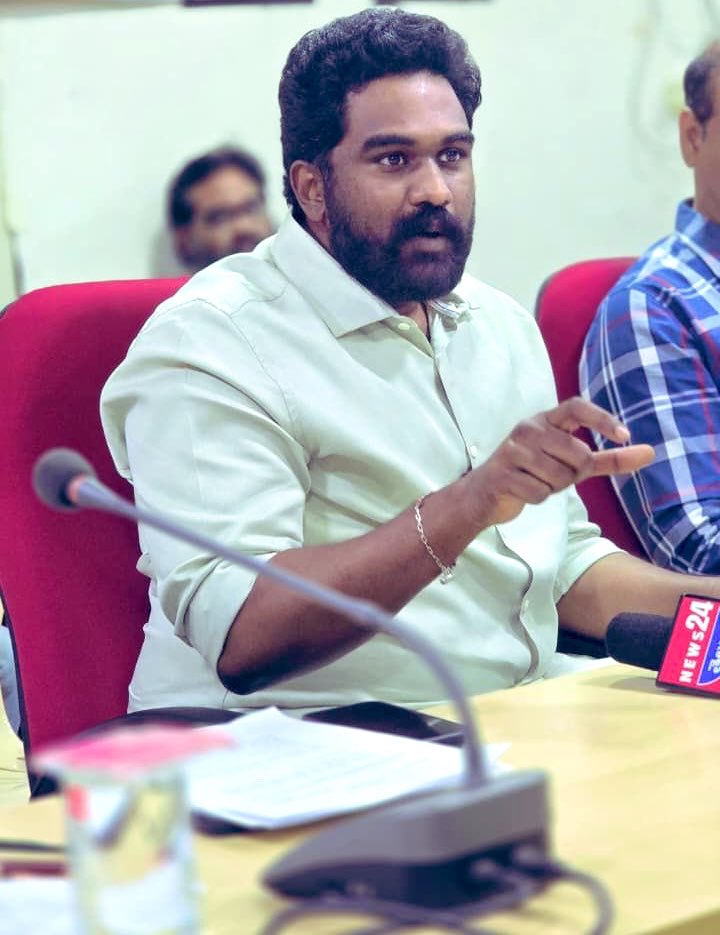 sreekanth324's tweet photo. Excellent initiative, Dr. @DrSandeepJSP Garu, Member, Andhra Pradesh Pollution Control Board (APPCB) !!

Your press meet on environmental protection, pollution control and sustainable industrial development was truly informative and commendable.

Bringing Visakhapatnam’s AQI data transparently before the public, explaining the continuous monitoring measures, and highlighting the coordination with various departments reflects a strong commitment to transparency, accountability and public awareness.

Balancing industrial growth with environmental protection is a challenging responsibility, and your clarity on this approach is highly appreciated.

Keep up the great work, Sandeep Garu .