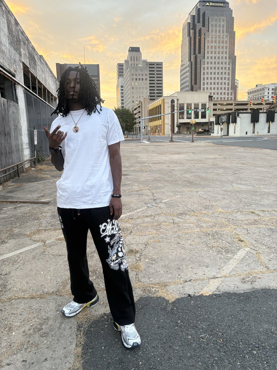 AMGzJa's tweet photo. 23🥂fuk https://t.co/rWY2Lg4LME