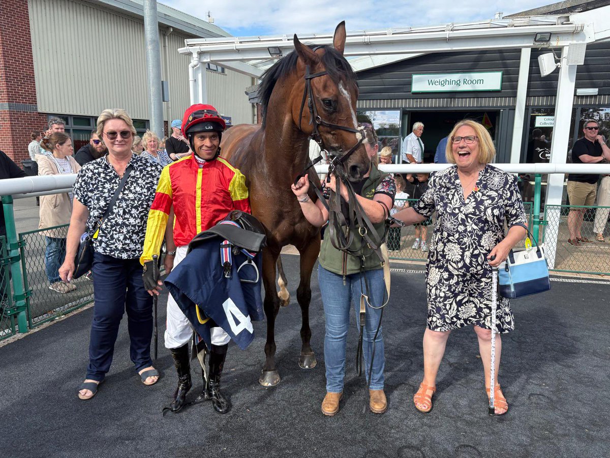 JuliaFeilden's tweet photo. ⭐️WINNER⭐️

RUSHEEN BOY continues his love affair with Southwell under Sean Leavy! Well done  NET Racing Club and Team Birkett! ❤️🐎 https://t.co/ncv5ObMMlE