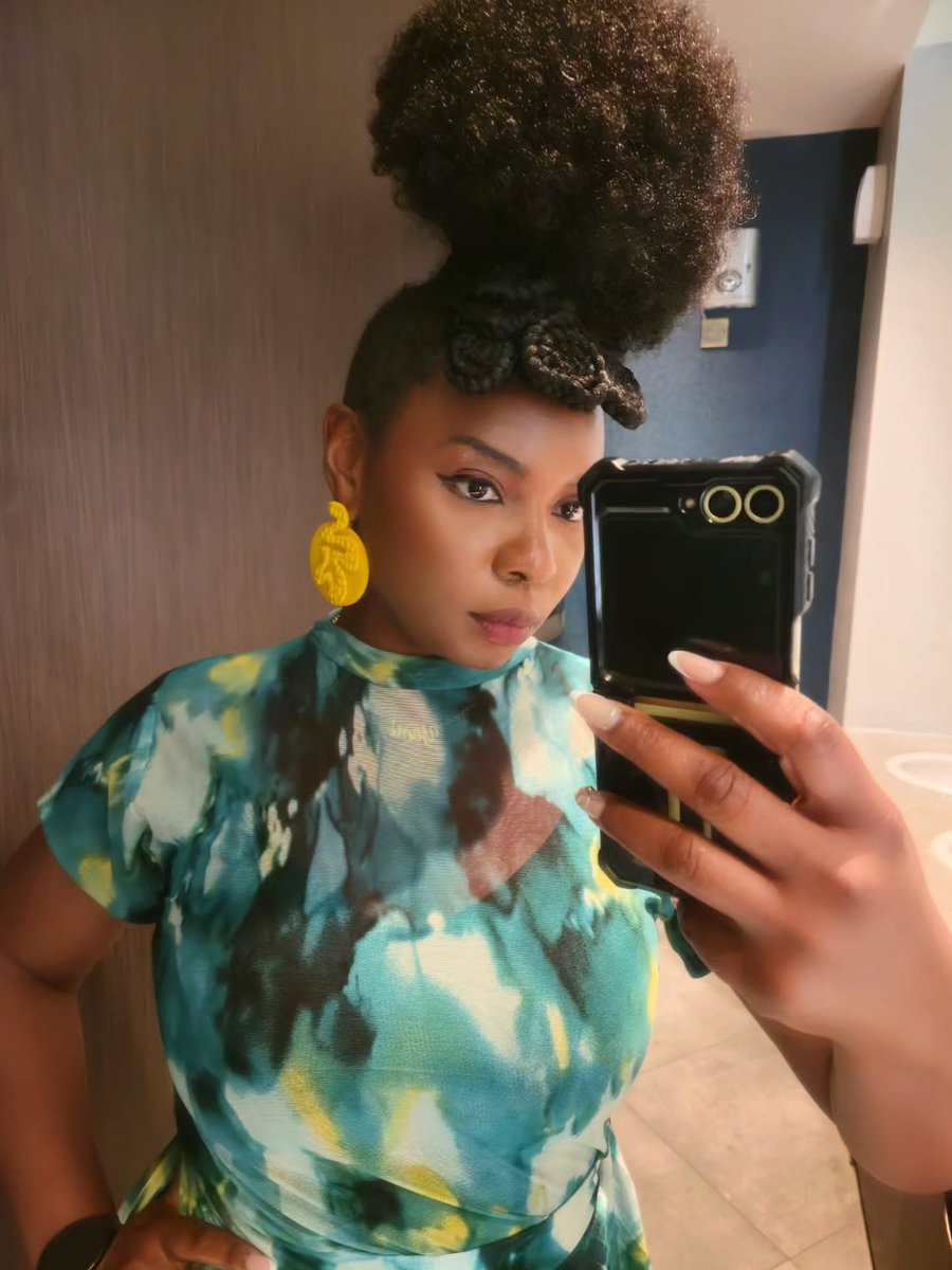 yemialadee's tweet photo. A Burst of Colours 💚💚💛💛🧡🧡❤️❤️🤍🤍💣 https://t.co/gJj11uLE4o