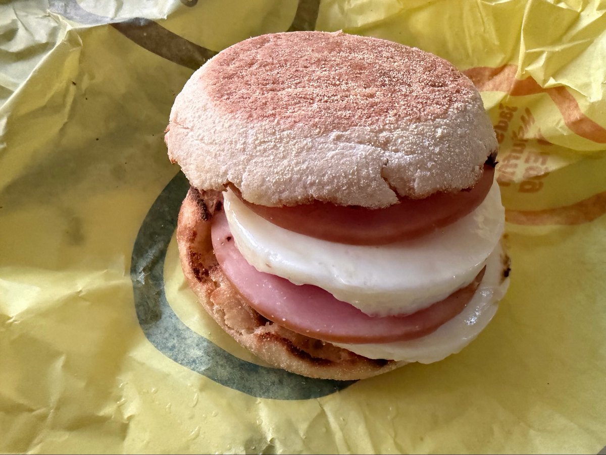 McFranchisee's tweet photo. I eat @McDonalds all the time, in good shape & have I have a daily goal of under 1800 calories and max protein (+180 g).

I use McD to supplement my other somewhat planned meals for the day. 

Today:
🥬 Green drink
🏋️‍♂️ Clean & Jerk session 
🧋 Protein Shake
🥚 Mega Egg Muffin
 25 g protein  / 355 cal for under $6 

Options are there, it’s up to you! 💪 

What’s your morning routine?