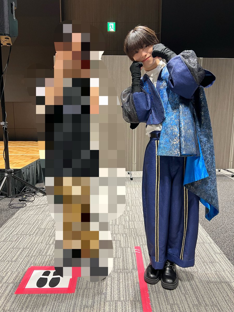 Mimu_respect's tweet photo. 初めてみむちゃんとのツーショもめちゃ嬉しかったよ！
本物のみむちゃんが隣にいるなんて、めちゃ嬉しすぎるよ！
緊張しすぎて何も言えなかったし、笑顔が引きつっちゃった😭
みむちゃんにいつか認知してもらえるようにしたいよ！
#三村航輝
 #はつ恋ONDOの夏が来た https://t.co/5cs6PQnr0v