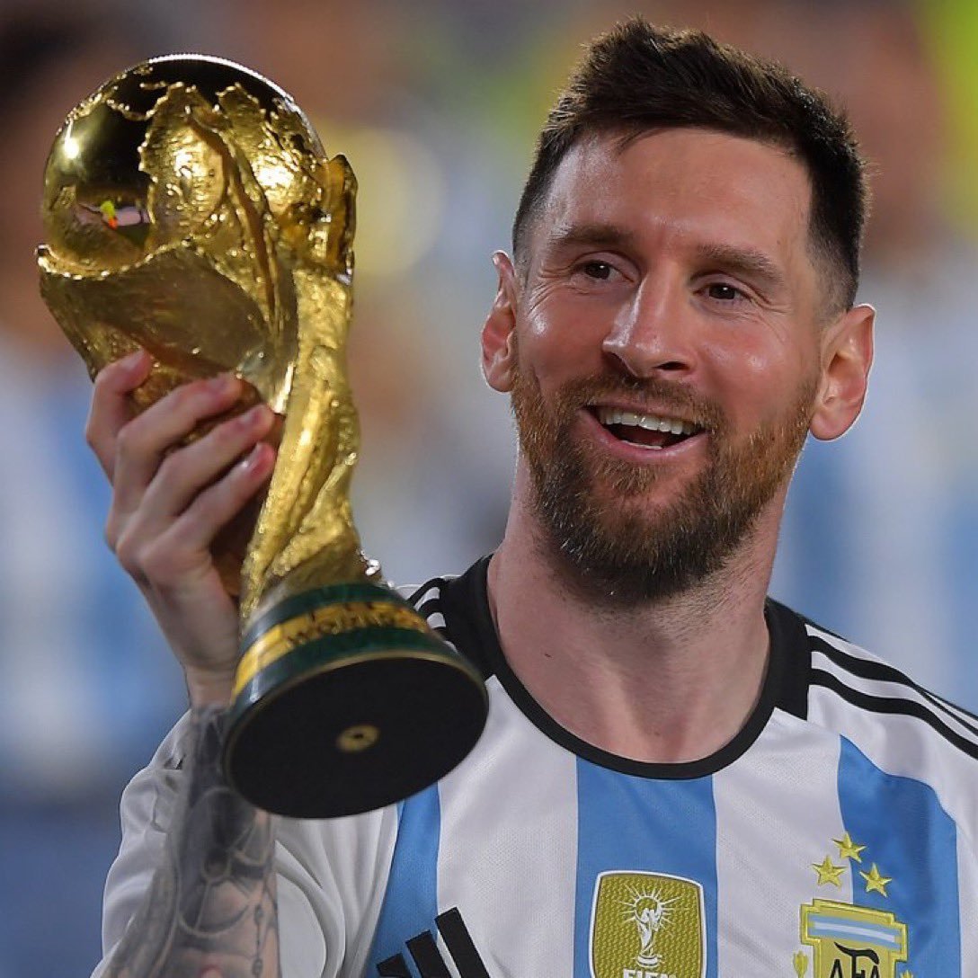 idextratime's tweet photo. Statistik Lionel Messi selama membela timnas Argentina :

🏆🏆 Copa América
🏆 World Cup
🏆 Finalissima
🗓️ 20 tahun
👕 207 pertandingan 
⚽️ 125 goal
🅰️ 68 assist

Sebuah kebanggaan menjadi saksi sepak terjangnya bersama Argentina. 👋😭 https://t.co/80f6Ob98NY