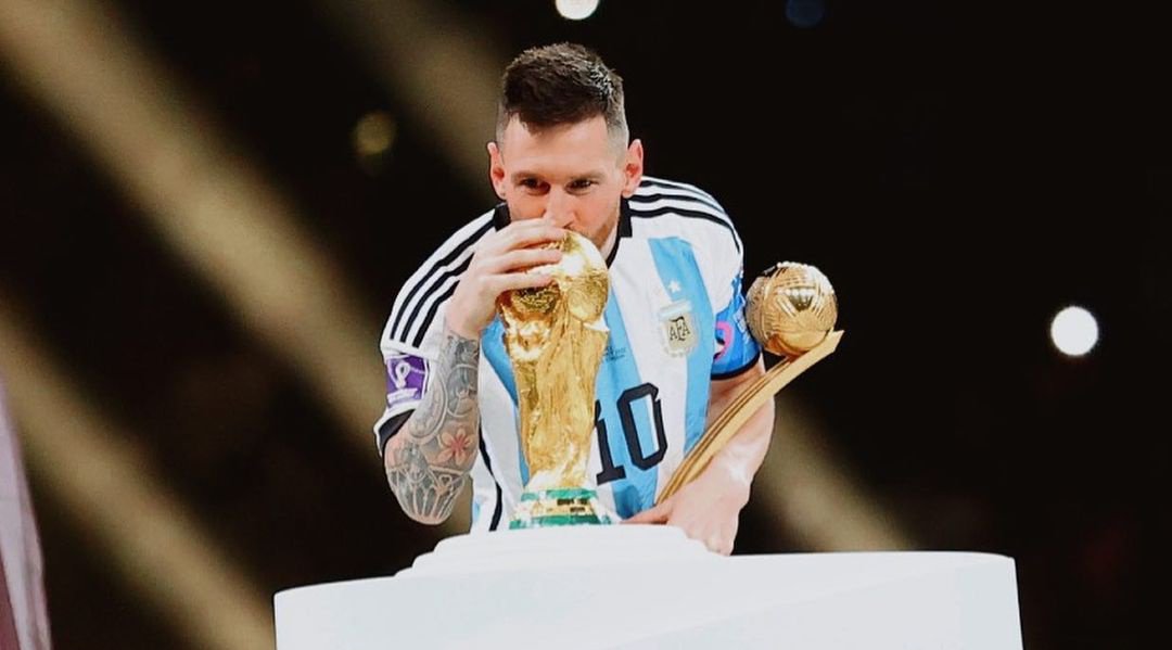 PranavEditzs's tweet photo. Will miss ya leo, Thank you for the magic in the national team, and will always cherish this moment everytime I see💙

#LionelMessi #Messi #Retirement https://t.co/NSIZWmiVp3