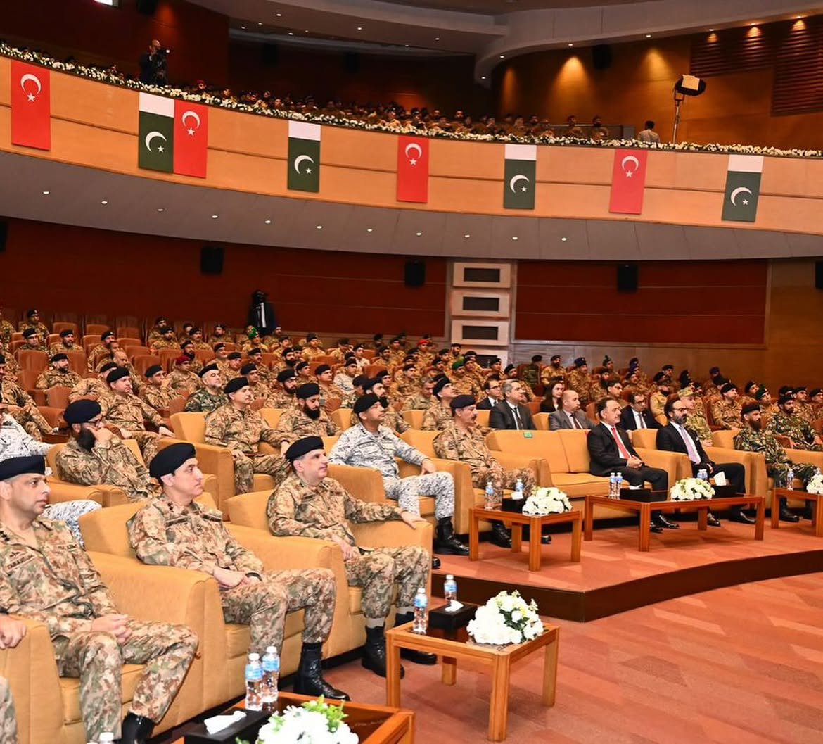 UNKNOWN_MMVII's tweet photo. A ceremony to commemorate 104th anniversary of Turkish Armed Forces Victory Day was

held at GHQ https://t.co/Nda5SKpLN6