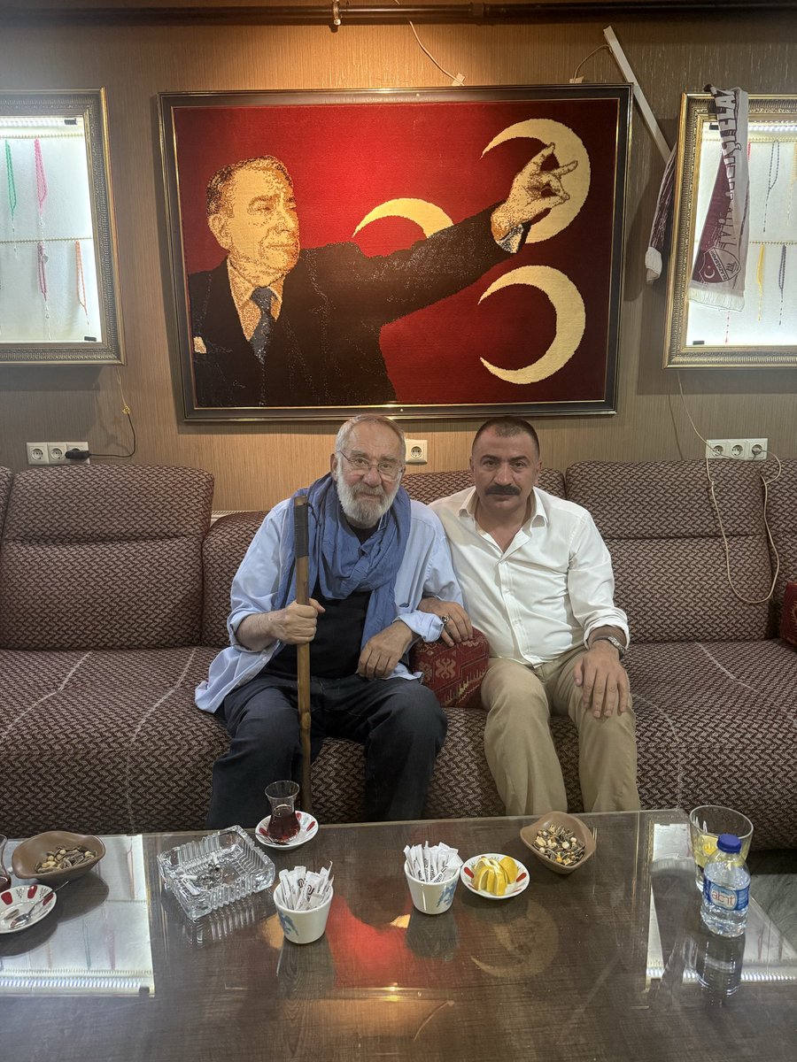 LutfuNebioglu's tweet photo. Bir süredir rahatsızlığı sebebiyle aramızda göremediğimiz; şahımız, hocamız, üstadımız #ÂşıkSefai’yi yeniden sıhhat ve afiyet içinde #SelçukluNargile’de görmek bizleri ziyadesiyle mutlu etmiştir.

ALLAH  sağlık, afiyet ve uzun ömürler versin. https://t.co/IRl3GsequB