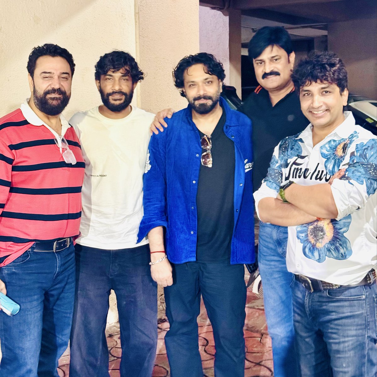 cop_anirudha's tweet photo. मुंबई प्रवास के दौरान @kripasofficial भाई साहब से और लेजेंड ग्रेट फिलोसफर फ़िल्म 🎥 निर्देश @Drchandparkash सर , भाई @adityaaom @gireeshsahdev @SamarKatyaan और प्रिय अनुज वरदान सिंह म्यूजिक डायरेक्टर से मुलाक़ात हुई 🎥🎞️🫂🙏 https://t.co/W1k6YTUMc5