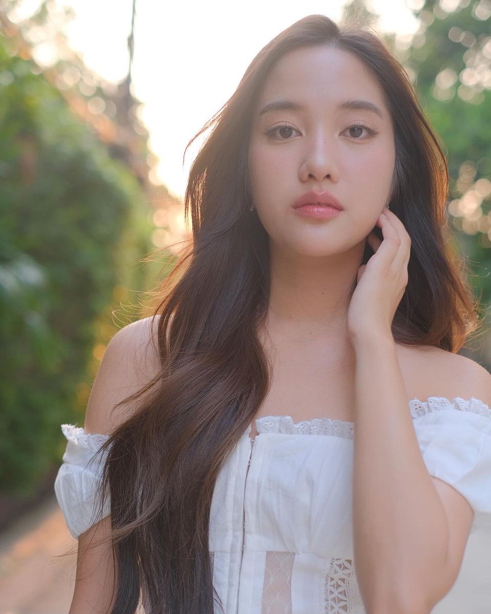 itsbecfreen_'s tweet photo. she looks like a dream... https://t.co/9HtD9l3nD6