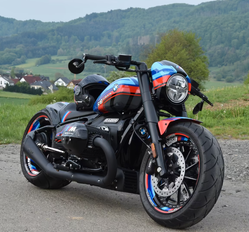 VigoRott's tweet photo. BMW R18/AIRRIDE/300❤️💙🤍 https://t.co/ZuIfPJGb8J