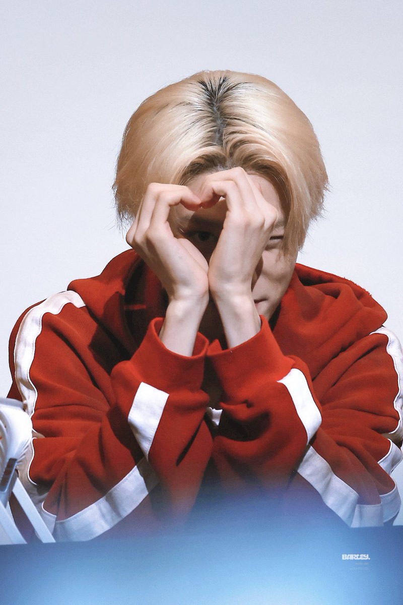 Charlot02655183's tweet photo. 260831 makestar fansign 

🤳 

cr: @barley_records 
#JAKE #제이크 #ENHYPEN https://t.co/fbW4ldEDx6