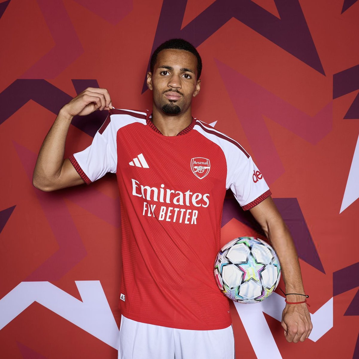 ActuFoot_'s tweet photo. 🚨 DORTMUND DISCUTE AVEC ARSENAL POUR ETHAN NWANERI 🏴󠁧󠁢󠁥󠁮󠁧󠁿 ! 💛🖤

🗞️ @sachatavolieri https://t.co/loEu7mcB3R