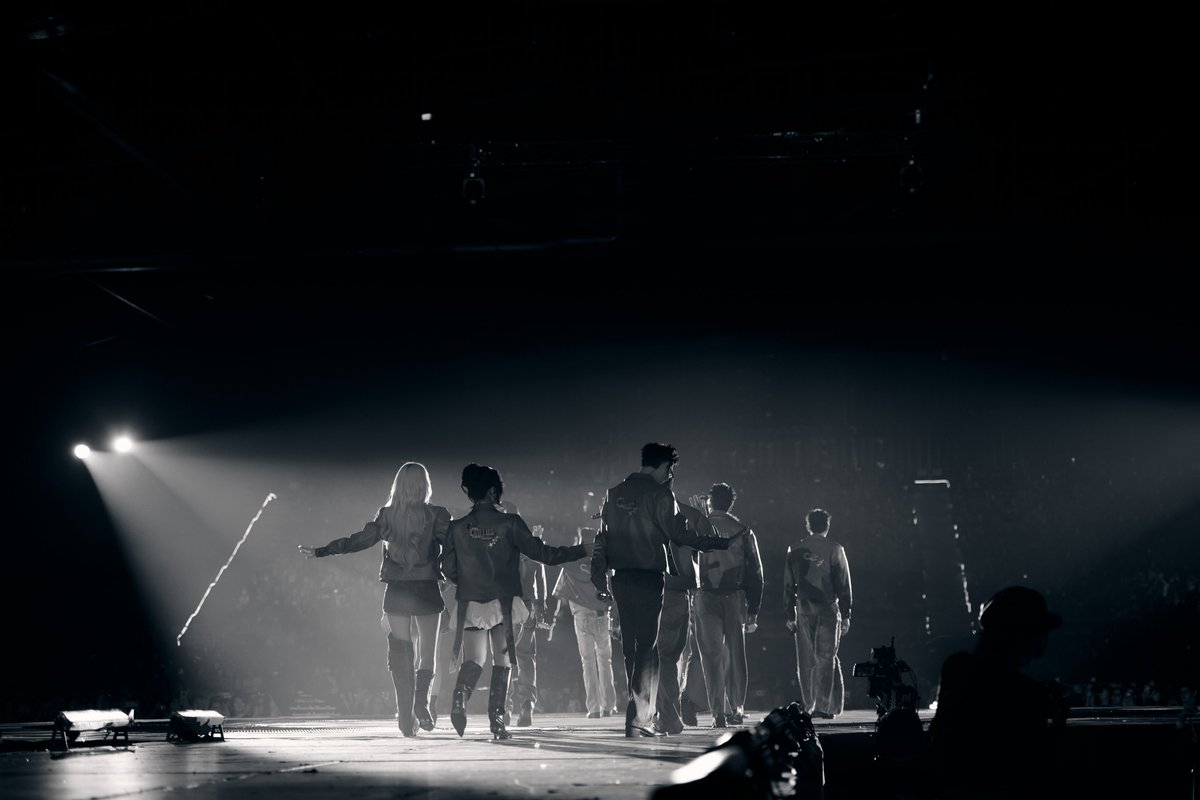 wawamaripha's tweet photo. นอกจากจะโคตรสนุกที่ได้กลับมาซ้อม ได้เต้นกับทุกคนแล้ว กูว่าการได้กลับมาร้องเพลงอีกครั้งก็เป็นอีกอย่างที่โคตรมีความสุขเลย ยิ่งได้ร้องกับพวกแกทั้งสามคนด้วย สำหรับกู เพอร์ฟอร์แมนซ์นี้แม่งเป็นหนึ่งในโมเมนต์ที่ดีที่สุดในชีวิตเลยว่ะ🤍🎤

ไว้กลับมาร้องเพลงด้วยกันอีกนะมึง

@princenrds @Gunnzsmile @kristtps

#SOTUS10thYearConert #sotus #โซตัส