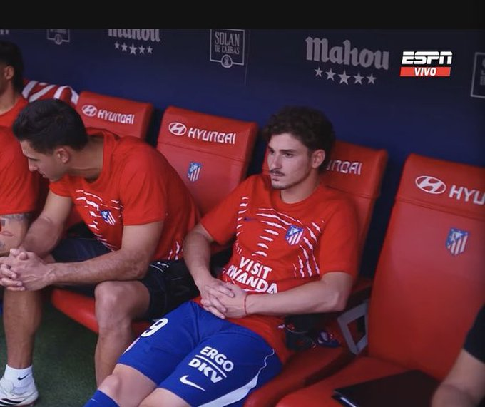 sabalo_campeon's tweet photo. Messi se retiró de la selecion
Perdió colón otro partido importante 
Es lunes
Está nublado
No tengo un mango https://t.co/nstKBlbZSl