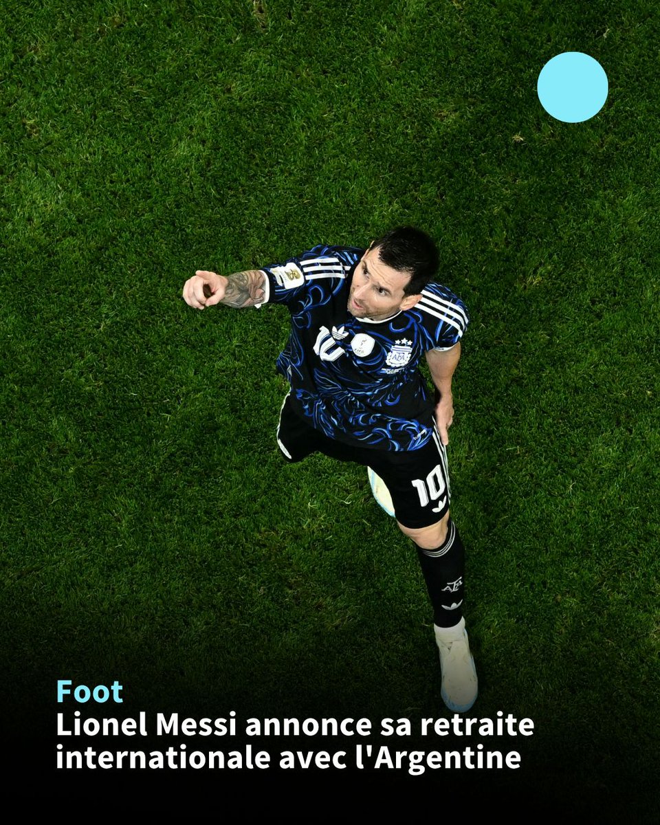 afpfr's tweet photo. ⚽️ La légende du football Lionel Messi a annoncé lundi sa retraite internationale avec l'Argentine, quelques semaines après la défaite de l'Albiceleste en finale du Mondial mais aussi le décès de son père et agent Jorge Messi. https://t.co/HHxfUNWdcB