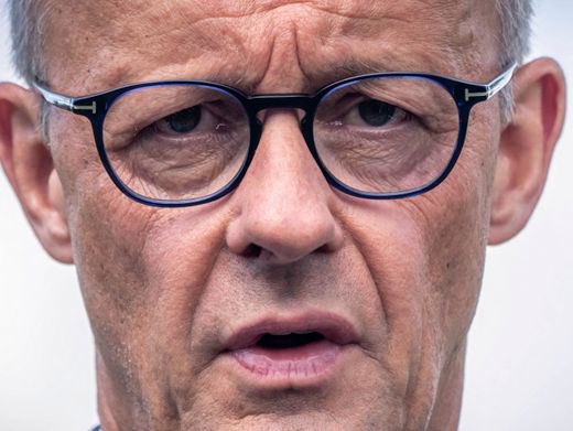 CoinImpulse's tweet photo. Ich sage, wie es ist: Wir haben alle Diesel für 2,20 € pro Liter längst akzeptiert.

Selbst mit fallenden Ölpreisen etc. wird sich dieses Preisniveau halten. Der Staat verdient bei diesen Preisen am meisten.

Wir regen uns auf, wenn jemand falsch parkt, aber bei so etwas sind wir ruhig wie kleine Lämmchen.