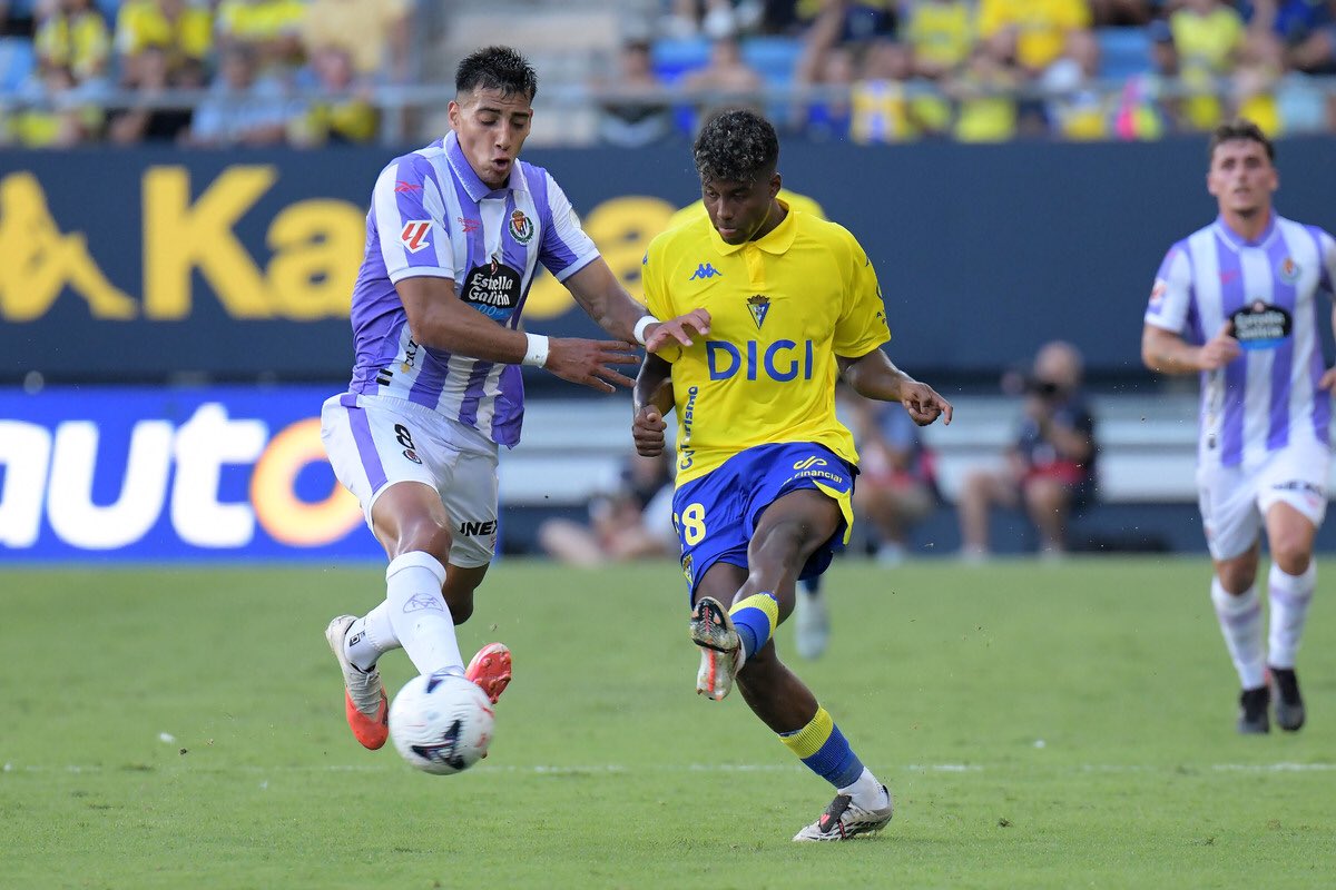 dilanzarate0107's tweet photo. 𝟑𝟎⁄𝟎𝟖⁄𝟐𝟎𝟐𝟔
Feliz por cumplir un sueño debutar en @LaLiga y delante de la afición. Gracias a todos los que me han ayudado a llegar hasta aquí. A seguir trabajando para conseguir la victoria 💛 https://t.co/TsfwrhOdQu