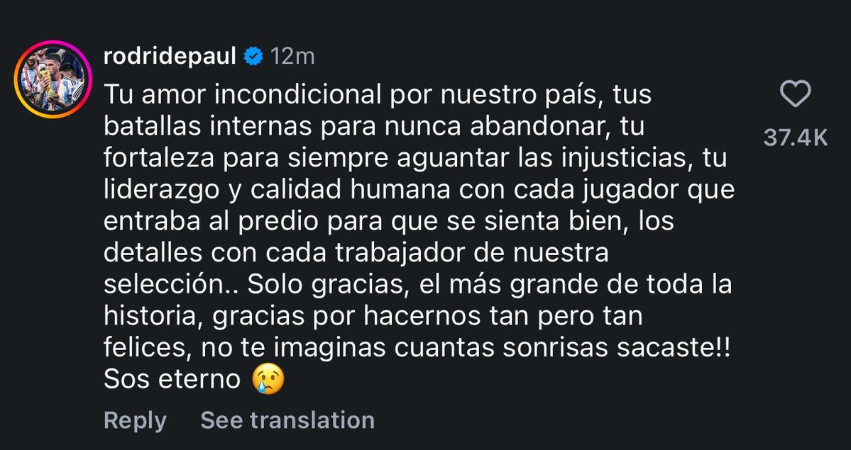 M10GOAT's tweet photo. دي باول IG: 

"حبك غير المشروط لبلدنا، ومعاركك الداخلية حتى لا تستسلم أبدًا، وقوتك لتحمّل الظلم دائمًا، وقيادتك وإنسانيتك الكبيرة مع كل لاعب كان يدخل إلى مقر المنتخب لكي يشعر بالراحة، واهتمامك وتفاصيلك الجميلة مع كل فرد من أفراد منتخبنا…

فقط شكرًا لك، أنت الأعظم في التاريخ."

شكرًا لأنك جعلتنا سعداء جدًا جدًا، لا يمكنك أن تتخيل كم عدد الابتسامات التي رسمتها على وجوهنا!!

أنت خالد إلى الأبد." 😢