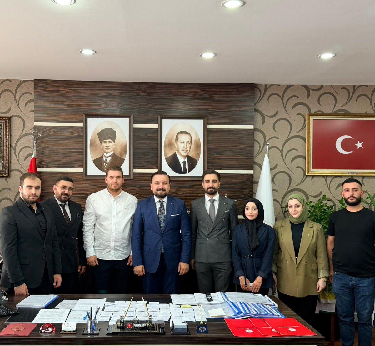 AkgencKecioren's tweet photo. Gençlik Kolları Başkanımız @mmelikogluu ve Yürütme Kurulu Üyelerimizle birlikte Keçiören Belediye Başkan Yardımcımız Sn. Mustafa Şen’i ziyaret ederek hayırlı olsun dileklerimizi ilettik.

Nazik ev sahiplikleri için teşekkür ediyor, görevinde başarılar diliyoruz. https://t.co/NGERzN9lbR