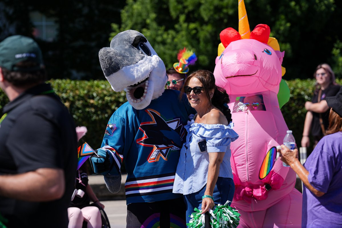 sjsharkie's tweet photo. I LOVE celebrating Pride with all of you.

💙💜🧡💚🩷💛 https://t.co/52h0xMWN5e