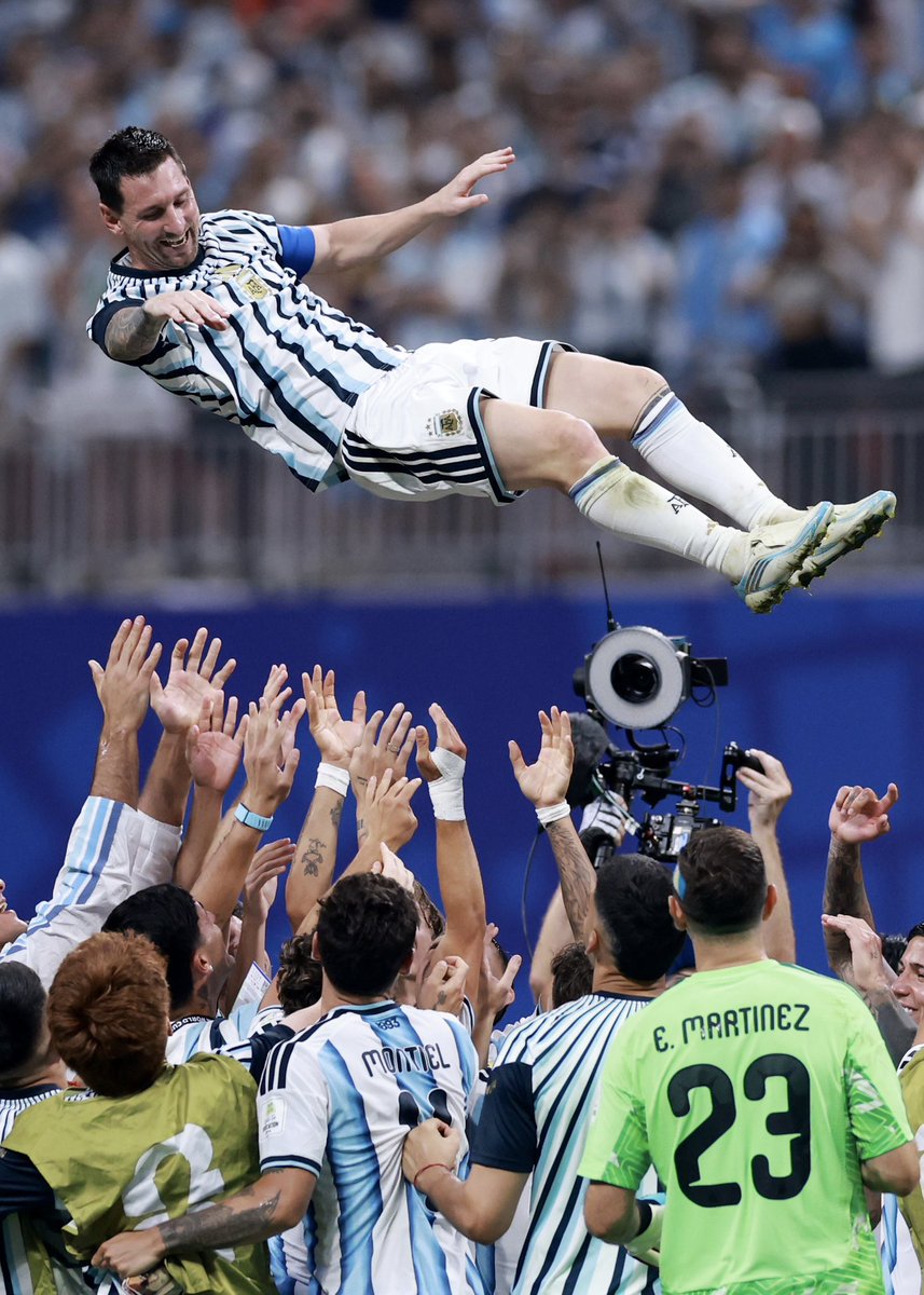 Rap's tweet photo. Lionel Messi has officially retired from international football with Argentina 💔🇦🇷

The 39-year-old ends his 21-year international career as Argentina’s all-time leading scorer, with a World Cup and two Copa América titles. https://t.co/2TRX8LwlHA