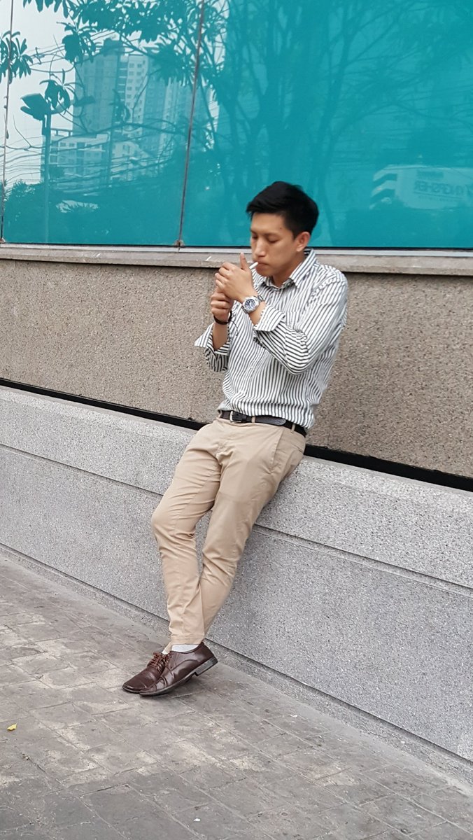 7Manachai's tweet photo. เห็นผู้ชายดูดบุหรี่แล้วขากเสลดเงี่ยนฉิบหายกูเลยแอบถ่ายรูปและเสลดของแม้งเหมือนจะรู้ด้วยว่ากูแอบถ่ายสัสกูอยากเข้าไปขอดมกลิ่นควยที่เป้ากางเกงแม้งและอมควยให้นํ้าแตกเงี่ยนสัสๆ #smoking #spitting #loogies #phlegm #hocking https://t.co/FzGZZbMo6E