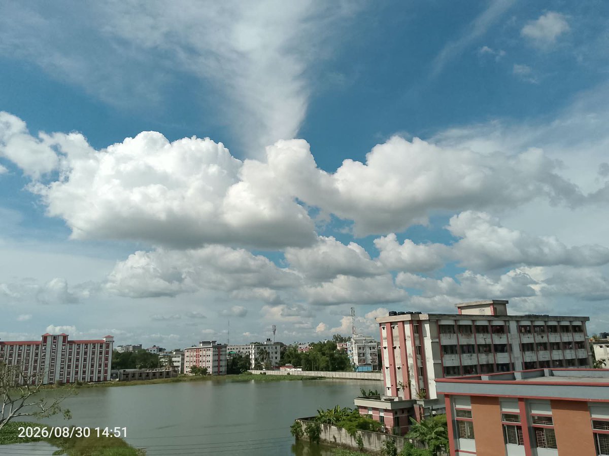 EleyasHasao0's tweet photo. 🏫🌿 A beautiful view from my college!
Sometimes, all you need is a peaceful view to make your day better. 💚✨
Simple moments, beautiful memories. 📸🌤️
#CollegeView #Nature #GoodVibes https://t.co/CSNNqCP6QX