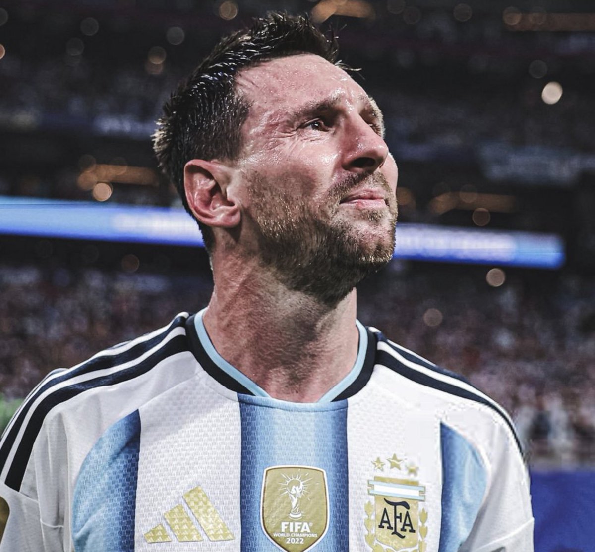 sntorres7's tweet photo. Probablemente las peores 24hs en la historia del deporte. Messi y Djokovic, los mejores en cada rubro, de a poco nos empiezan a decir adiós luego de tanto tiempo acompañandonos y siendo felices juntos a ellos.

El paso del tiempo nos hizo mierda y hoy lo ha dejado muy claro💔. https://t.co/cPE0pKEmb9