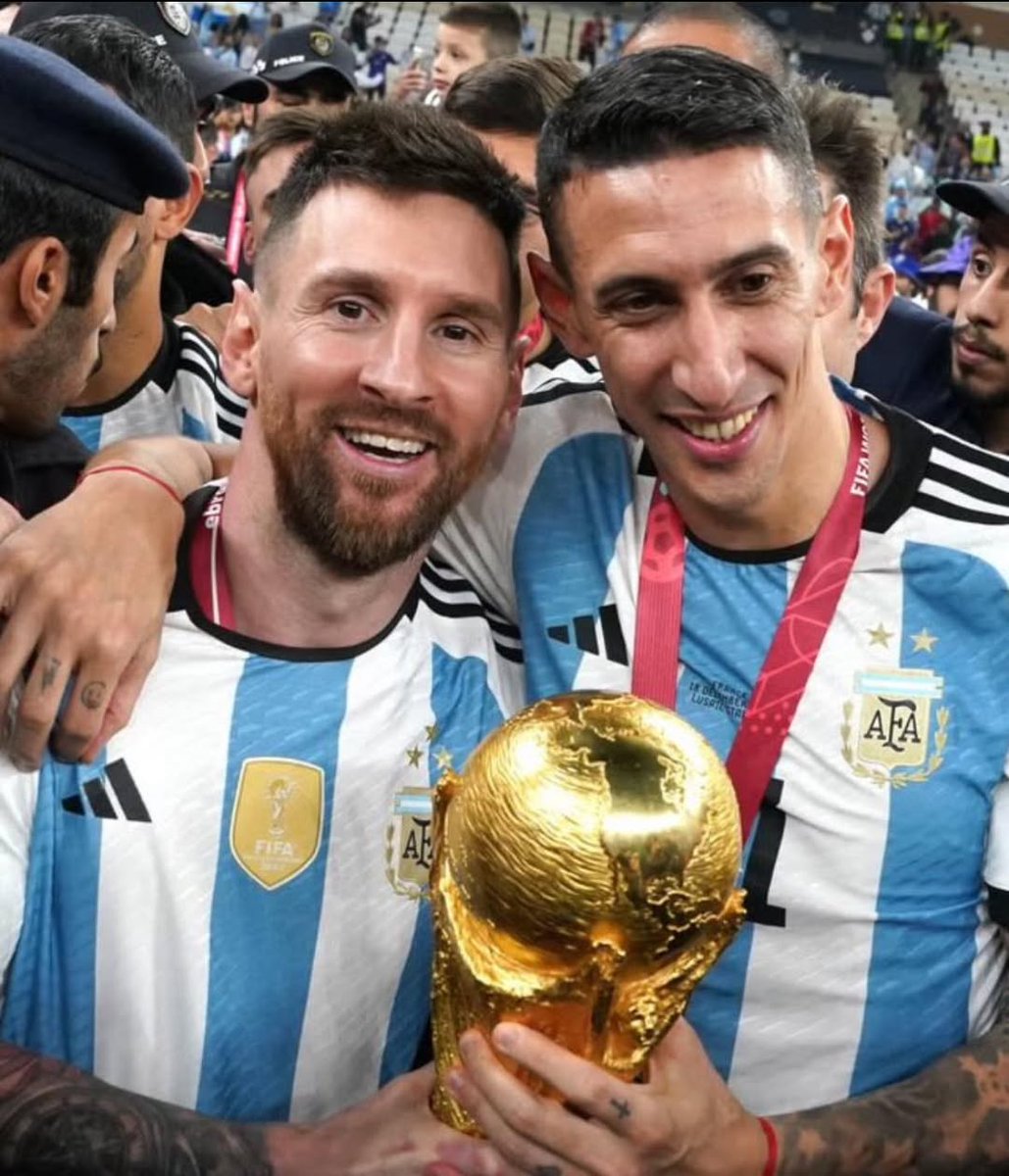 TouchlineX's tweet photo. 🚨📲 𝗡𝗘𝗪: Angel di Maria on IG:

“We’ll be grateful to you for the rest of our lives, for being Argentine and for taking Argentina to the top of the world. For choosing to represent Argentina when you could easily have chosen something else. Thank you, Captain. Thank you for everything. The greatest in history. 💙💙💙💙💙”