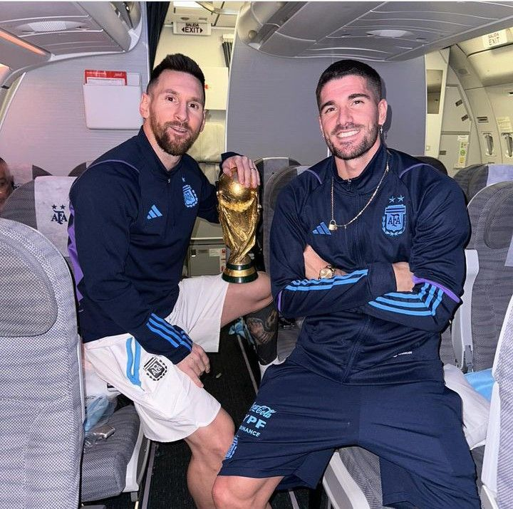 TouchlineWireFc's tweet photo. 🚨📲 NEW: Rodrigo De Paul sends emotional message to Lionel Messi! 🇦🇷🐐

“Your unconditional love for our country, your inner battles to never give up, your strength to always endure injustice, your leadership and humanity with every player who stepped onto the training ground…”

“Just thank you. The greatest of all time. Thank you for making us so incredibly happy. You can’t imagine how many smiles you brought to our faces!! You are eternal.” 😢❤️

A heartfelt tribute from De Paul to Messi. 🇦🇷👑

ℹ️ Rodrigo De Paul on Instagram