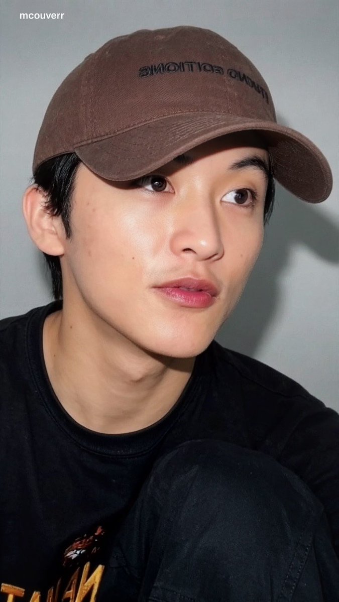 mcouverr's tweet photo. Mark Lee’s bare face is on another level😭🙇🏻‍♀️ https://t.co/LvYOLXJF9c