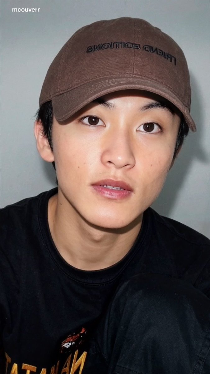 mcouverr's tweet photo. Mark Lee’s bare face is on another level😭🙇🏻‍♀️ https://t.co/LvYOLXJF9c