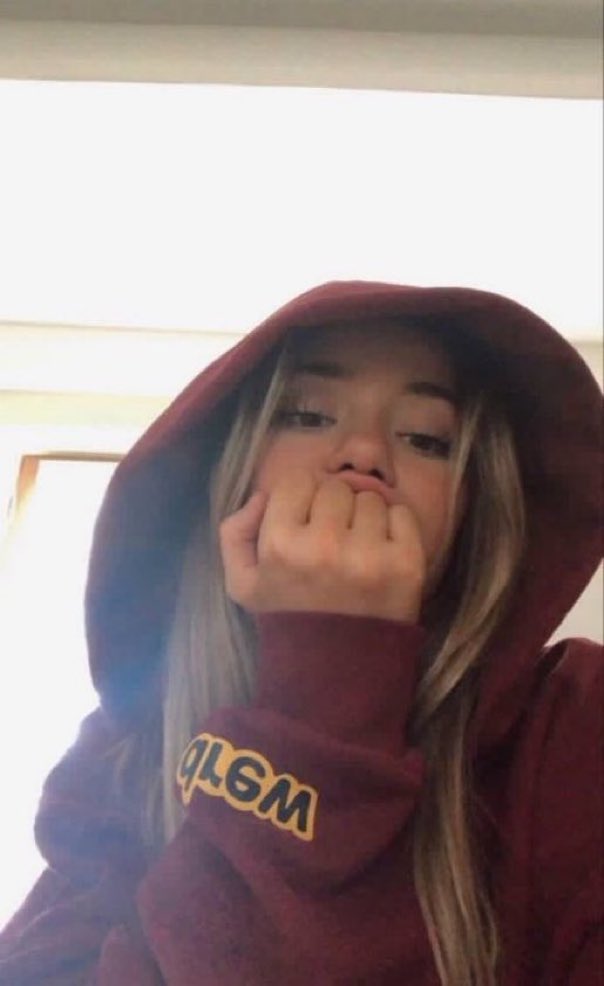 Kinoock1's tweet photo. mayy i dm youu random picssss??
(answerrrr quicklyyyy ☺️☺️) https://t.co/3A6U6sLJRb