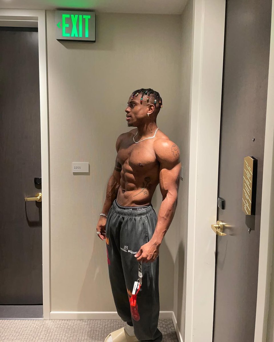 Danikvn1's tweet photo. Oh, memories from 2021 !!

#bbc #black #nsfwㅤㅤ #NSFWㅤㅤㅤㅤㅤㅤㅤ #abs #men #boys #biceps #gym https://t.co/QUwaVQh3cB