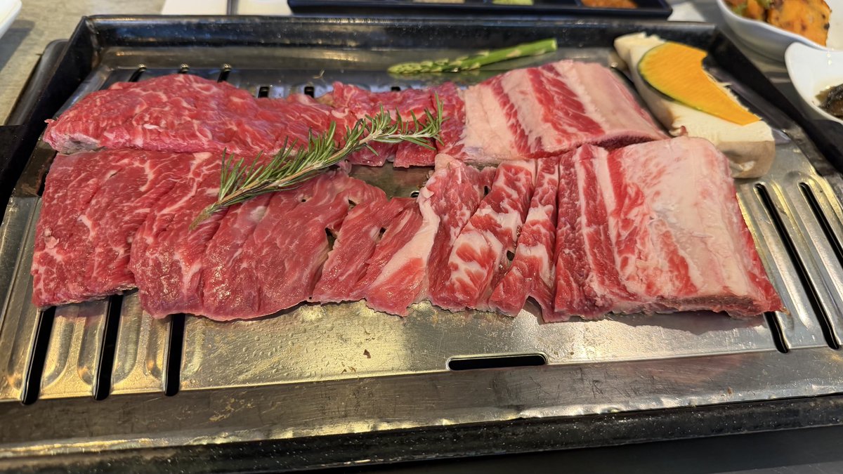 Susan52284214's tweet photo. 吃肉 https://t.co/CjhcmOiF9Y