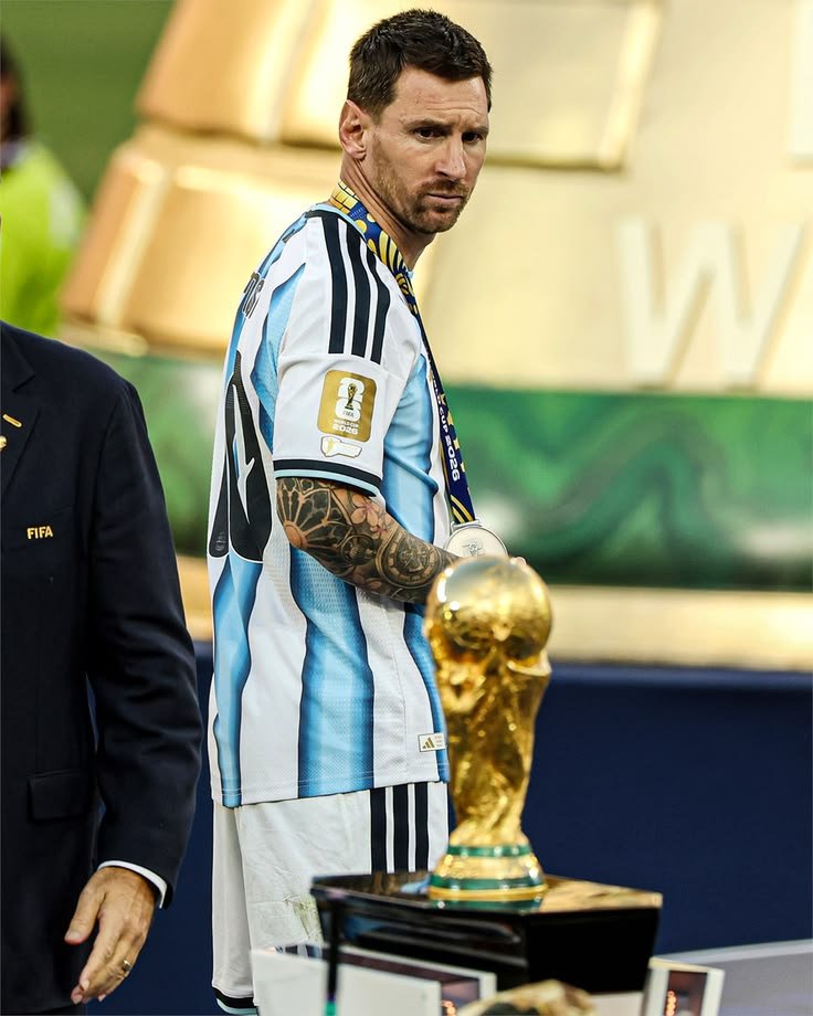 TouchlineWireFc's tweet photo. 🥺🇦🇷 THE END OF AN ERA.

Lionel Messi has officially called time on his Argentina career. 💔👑

👕 207 appearances
⚽ 125 goals
🅰️ 68 assists
🏆 FIFA World Cup
🏆🏆 2× Copa América
🏆 Finalissima
Messi gave Argentina everything — and delivered the greatest chapter in the nation’s football history. 🇦🇷🐐

Thank you, Leo. Forever eternal. 💙✨